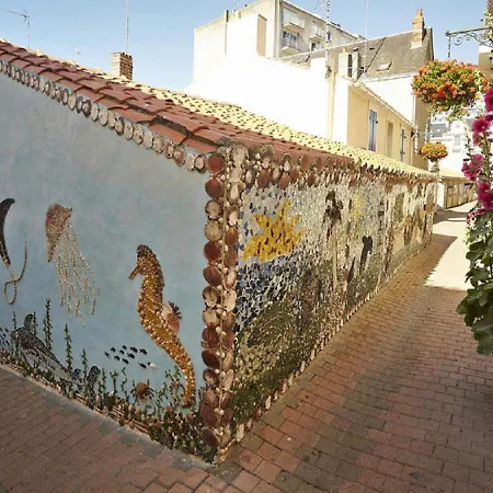 Du Commerce Hotel 2*